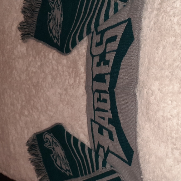 Eagles scarf - Picture 2 of 2